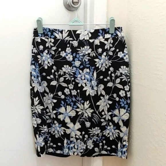 Talbots Dresses & Skirts - Offers Welcome!!! Pencil Skirt - Black/Blue/White Floral Pattern - Size 2P ✨